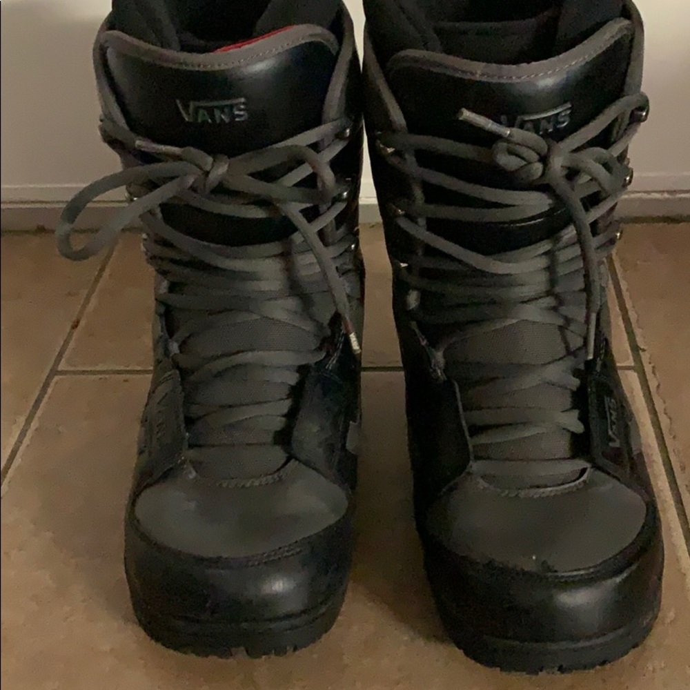 Vans men’s snowboarding boots